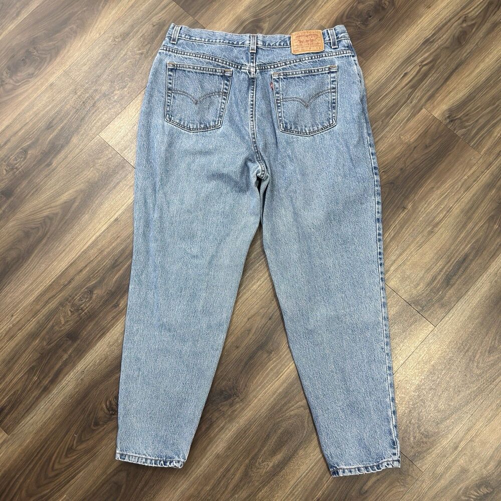 Vintage Levi’s 550 Relaxed Tapered Jeans Women Size 18 S Light Wash Denim